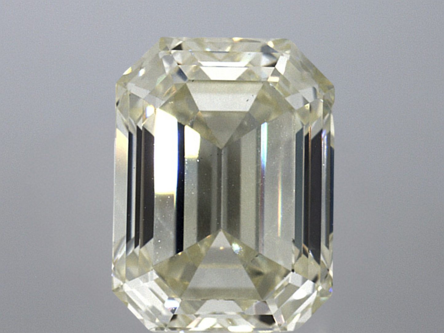 3.02 Emerald Cut Q VS