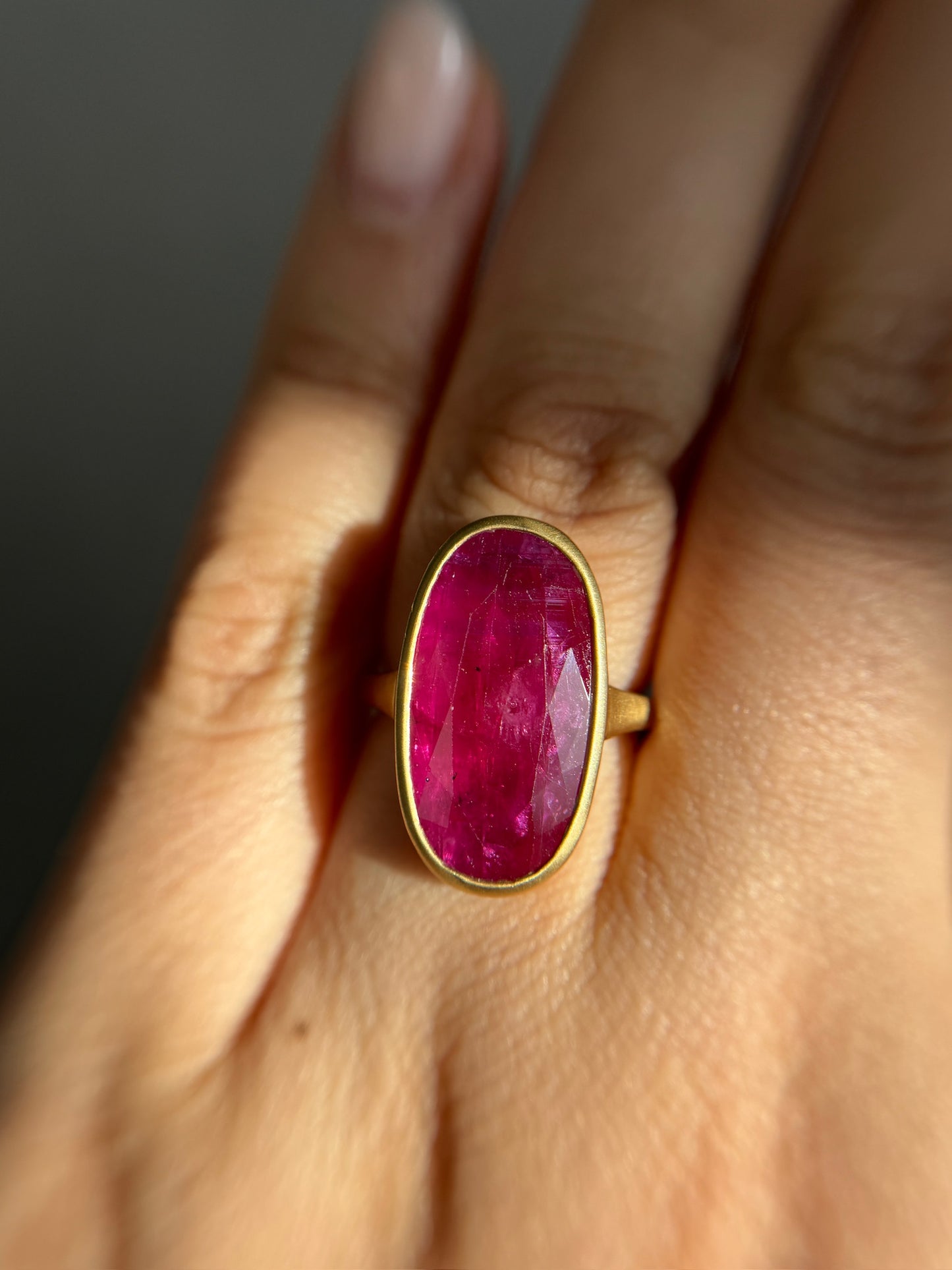 9.38 Oval Ruby Bezel Ring 18KT 9.75g AIG (Burma)