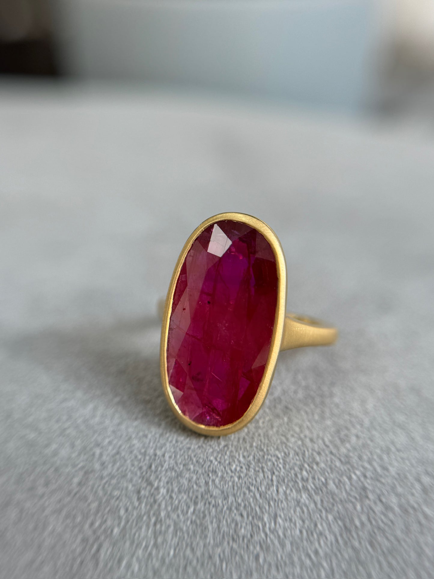 9.38 Oval Ruby Bezel Ring 18KT 9.75g AIG (Burma)