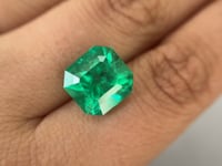 7.46 Octagonal Emerald Green Colombian F1 GIA
